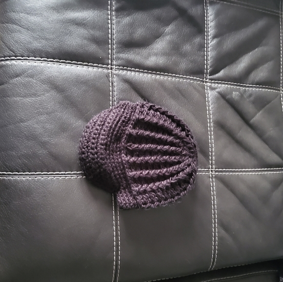 Supper Cute Beanie with Brim Black - Picture 1 of 3